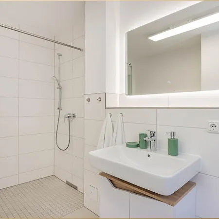 Ostse Nest * לודין